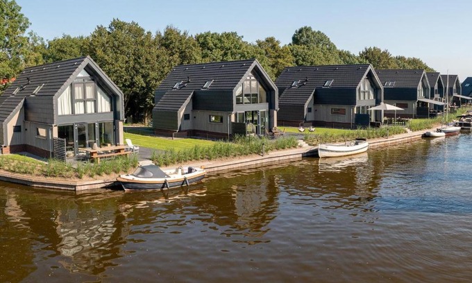 Balk House | Water Villa in Balk by Slotermeer Lake