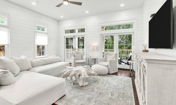 Watercolor Condo | WaterColor Beach Club, Bikes, 3 Min Walk to Seaside