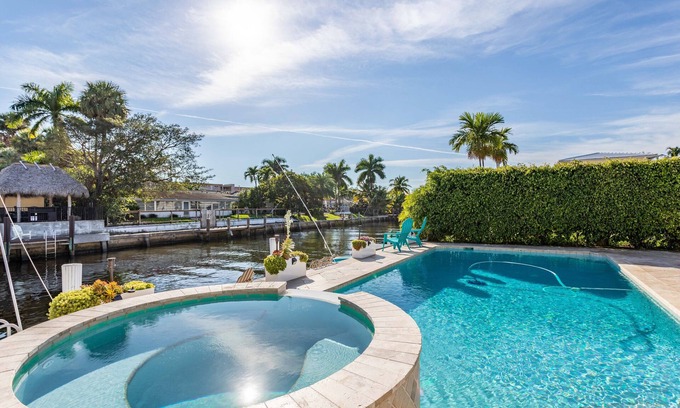 Bel Air House | Waterfront Heated pool with Jacuzzi 3/2 in Lauderdale by the Sea