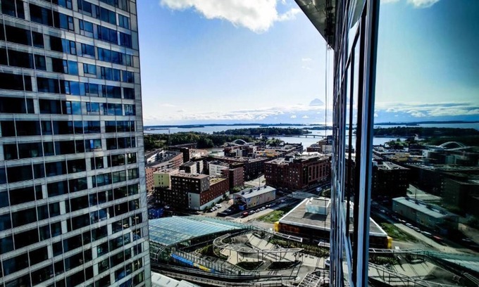 Kallio Apartment | Waterfront 1 Bedroom 50m2 Skyscraper Suite in Kalasatama.