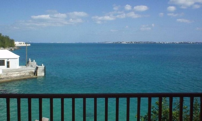 Somerset Village Cottage | Waterfront 2 Bedroom Cottage, Access to Private Beach