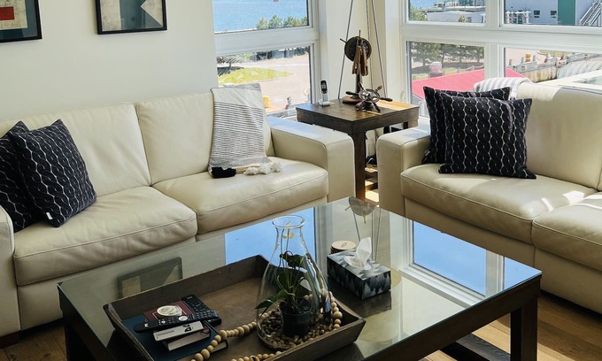 Queens Square Condo | Waterfront 2 bedroom condo