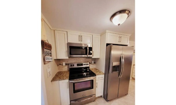 Salem House | Waterfront 2 Bedroom on private cove in Salem NH.