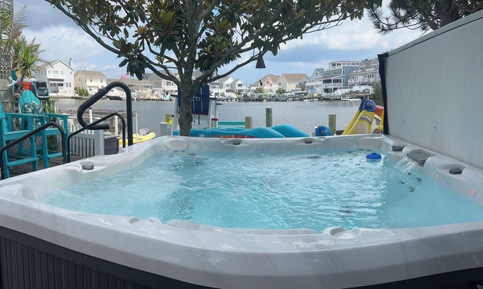 Seaside Heights Apartment | WATERFRONT 2ndFl Sky Villa w Full Itinerary ON-SITE Jacuzzi, kayak, Arcade, Dock