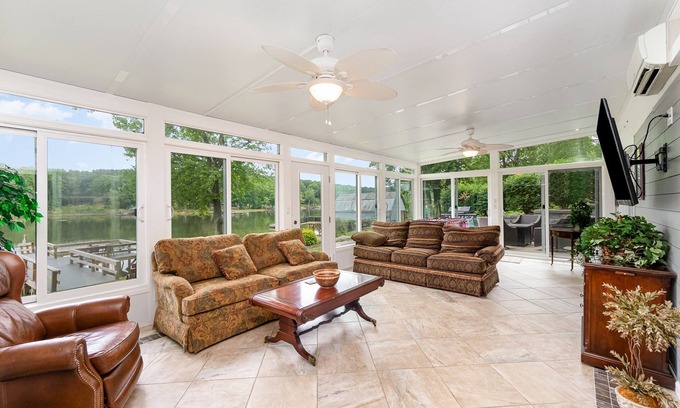 Southmont House | Waterfront 3 suites and 3 bathrooms. True lake living.