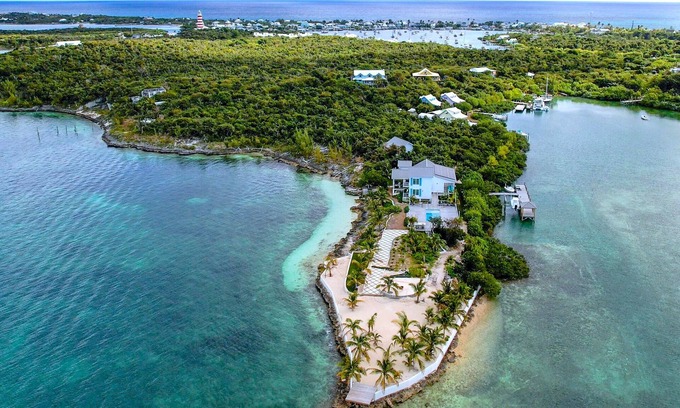 Hope Town House | Waterfront 4-Bedroom Home on Private Peninsula w/Private Dock!