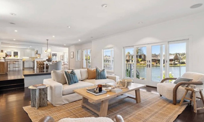 Larkspur House | Waterfront 4-bedroom house on Larkspur Lagoon with Wi-Fi and AC