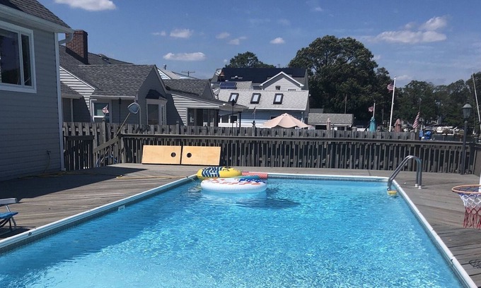 Point Pleasant House | Waterfront 4 BR home 2 miles from Bay Head and Jenkinsons boardwalk