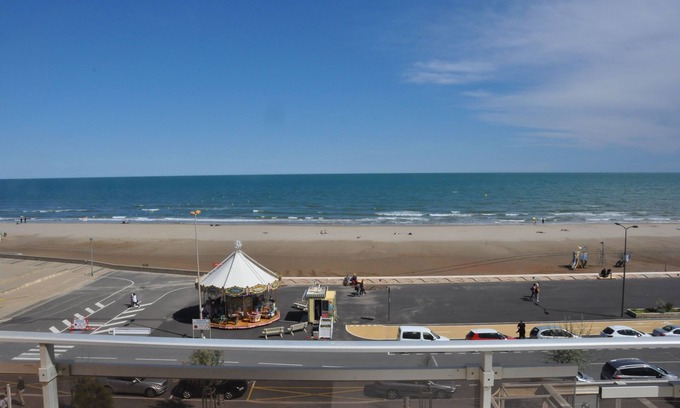Narbonne-Plage Apartment | Waterfront, 58 m² air-conditioned apartment with double balcony