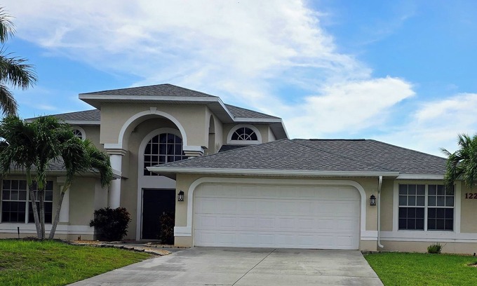 Burnt Store House | Waterfront 5BR Cape Coral Home w/Pool, Dock, Spa – Fisherman’s Paradise!