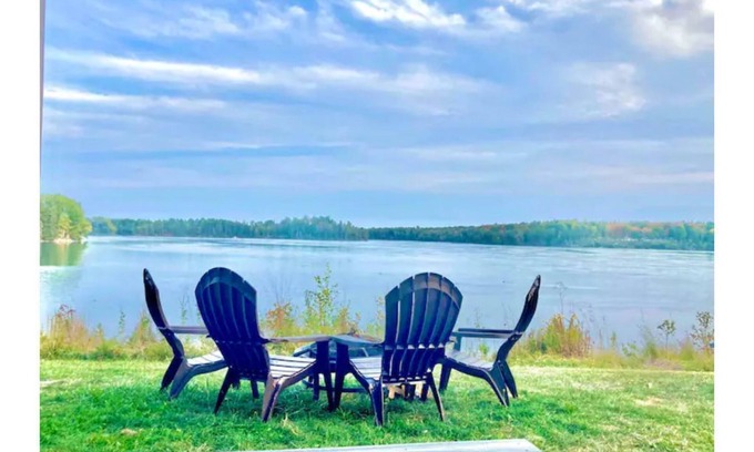 Sullivan Apartment | Waterfront and Spacious - Taunton Bay Galley Apartment