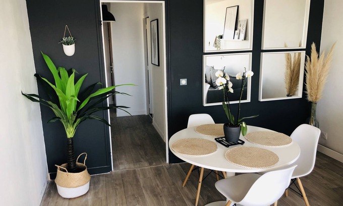 Trebeurden Apartment | Waterfront apartment on Trebeurden's Tresmeur beach.