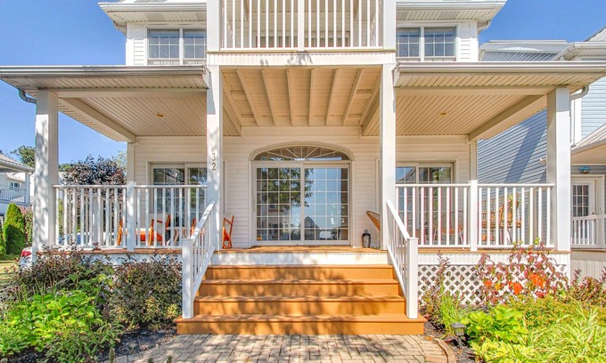 Crystal Beach House | WATERFRONT Beach House Just Steps From Private Side of Crystal Beach
