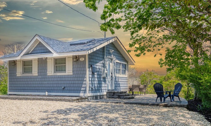Baiting Hollow Cottage | Waterfront Beach Cottage Overlooking Long Island Sound – Baiting Hollow