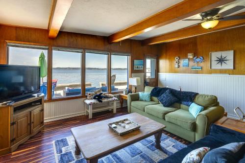 Birch Bay House | Waterfront Birch Bay Cabin Beach Access and Sunsets