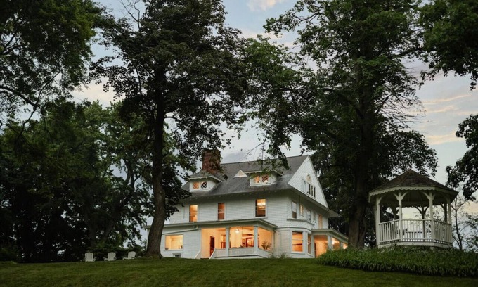Melrose Park House | Waterfront, Boat, Hot Tub,
