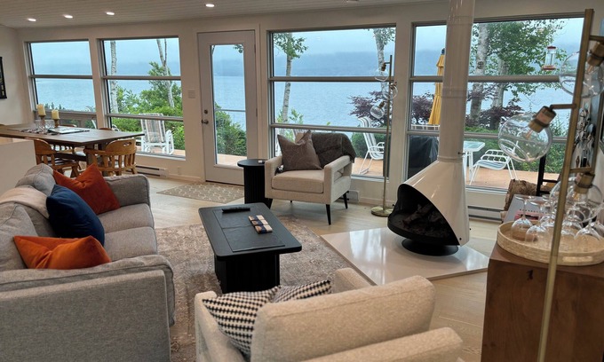 Cape Breton Regional Municipality House | Waterfront Bras D'or Lakehouse 3bdrm/2bath 20 minutes to Sydney