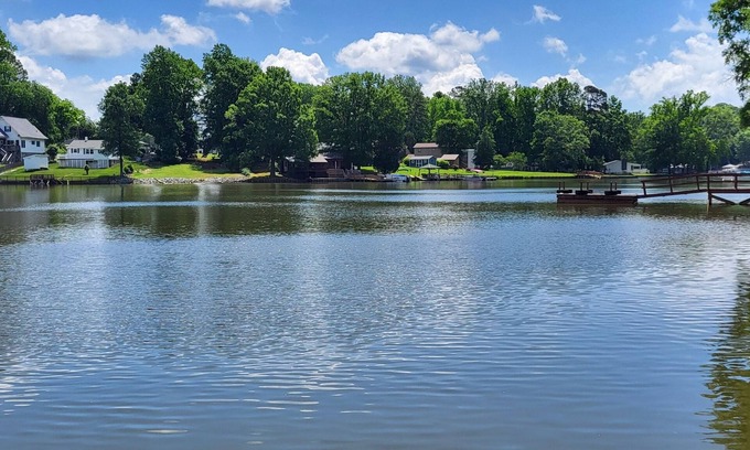 Southmont House | Waterfront Bungalow with private pier/dock and fire pit on High Rock lake