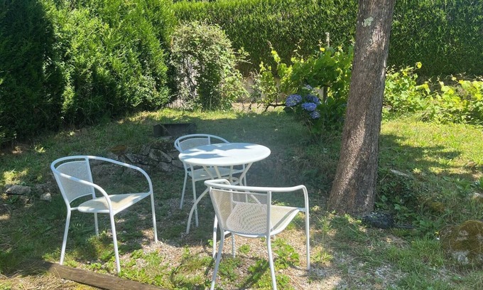Lacapelle-Viescamp House | Waterfront cottage