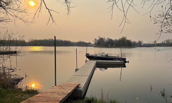 Baudette Cabin | Waterfront Cabin on Bostic Bay