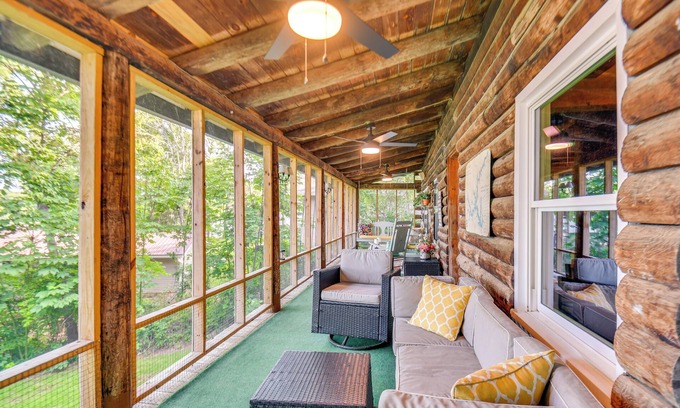 Eatonton Cottage | Waterfront Cabin on Lake Sinclair w/Private Dock!