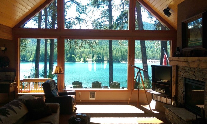 Cusick Cabin | Waterfront Cabin on the beautiful Pend Oreille River.