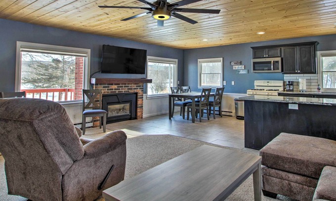 Avon Cabin | Waterfront Cabin on Upper Spunk Lake!