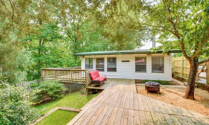 Townville Cabin | Waterfront Cabin w/Private Dock on Lake Hartwell!