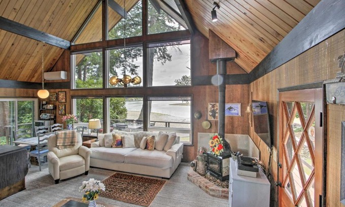 Gig Harbor House | Waterfront Cabin with Fire Pit in Gig Harbor!