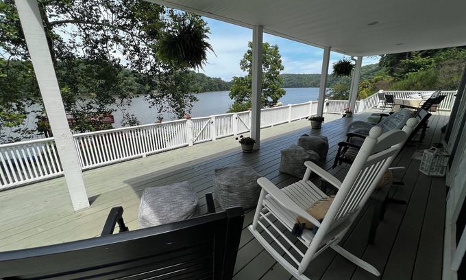 Hiwassee House | Waterfront Claytor Escape Lodge -Stunning Views
