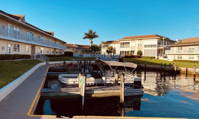 Marco Island Condo | WATERFRONT COMPLEX-SLEEPS 4. WALK TO AREA RESTAURANTS AND SHOPS.