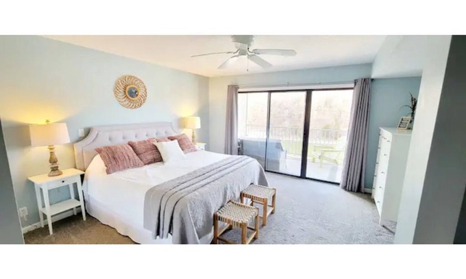 Osage Beach Condo | ☆WATERFRONT CONDO☆ Sleeps 5 + 2 pools + FREE Boat Slip + Child Friendly!