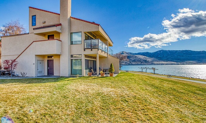 Chelan Condo | Waterfront Condo w/Huge Lake View, Private Buoy & Shared Pools, Tennis, Docks