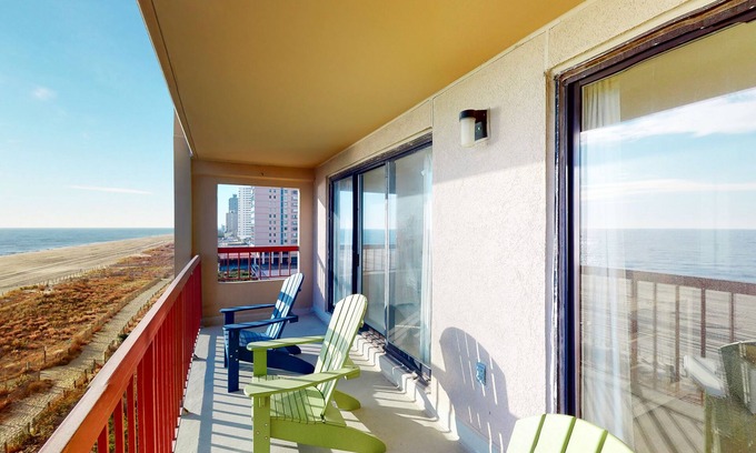 North Ocean City Condo | Waterfront Condo w/Private Balcony, W/D, Shared Outdoor Pool & Kiddie Pool, A/C