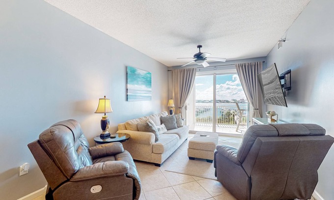 Orange Beach Condo | Waterfront condo w/shared pool, tennis, & sauna - near the beach