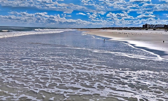 Butler Beach Condo | Waterfront condo with community pools & hot tub - walk to the beach