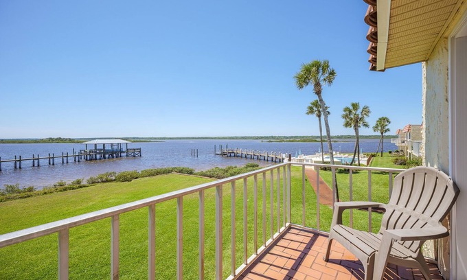 Crescent Beach Condo | Waterfront Condo with Pool, Balcony and Dock
