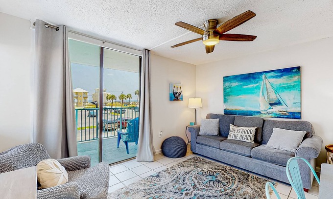 Gulf Shores Condo | Waterfront condo with balcony, beach access, pool, & hot tub