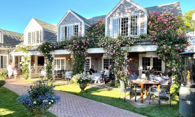 Siasconset House | Waterfront Cottage in Sconset with Stunning Sunrise Views