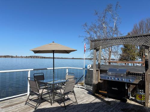 Scugog House | Waterfront Cottage Near Toronto Private Dock, Water Crafts, BBQ Wi-Fi - Sleeps 4