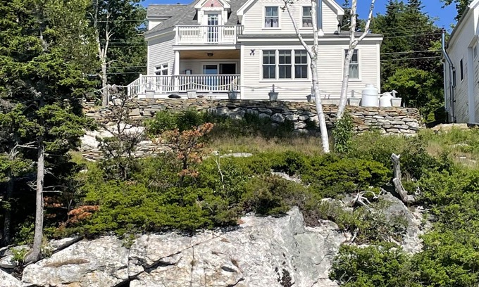 Georgetown Cottage | Waterfront Cottage, Stunning Master BDR with Balcony, 3 full baths, Scenic views