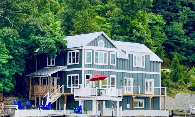 Cameron House | Waterfront Cottage on Keuka Lake – Your New York Wine Country Escape!
