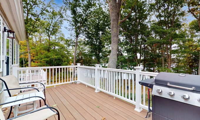 Waldoboro Apartment | Waterfront, dog-friendly suite with Broad Cove access, firepit & sunrise view