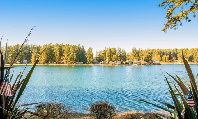 Allyn-Grapeview House | Waterfront, dog-friendly home with private beach, amazing deck & harbor view