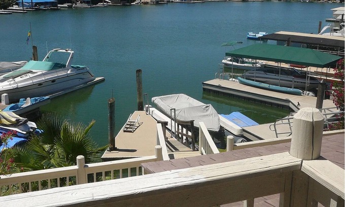 Discovery Bay House | Waterfront Elegance