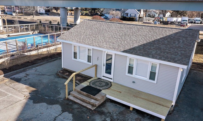 Waterford House | Waterfront Escape- 3BR Coastal Cottage w/Boat Launch & Near Niantic Main Street