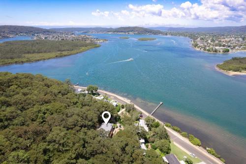 Saratoga House | Waterfront Escape