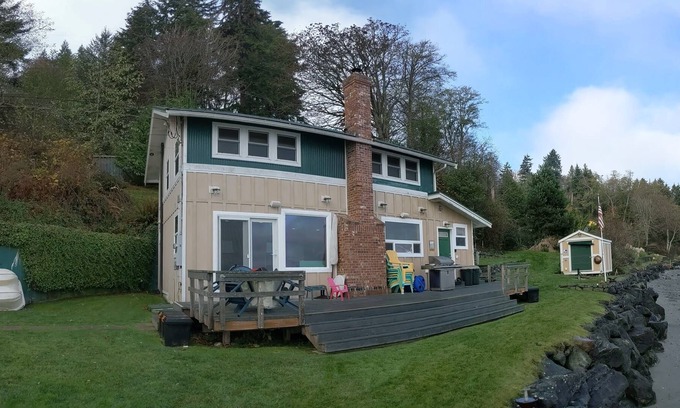 South Colby House | Waterfront Family Friendly Beach House