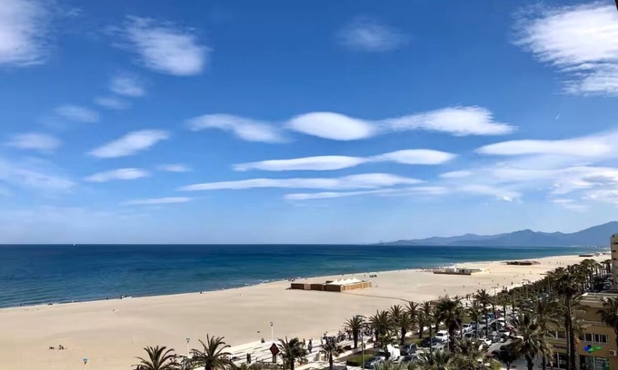 Canet-Plage Apartment | Waterfront apartment with private parking