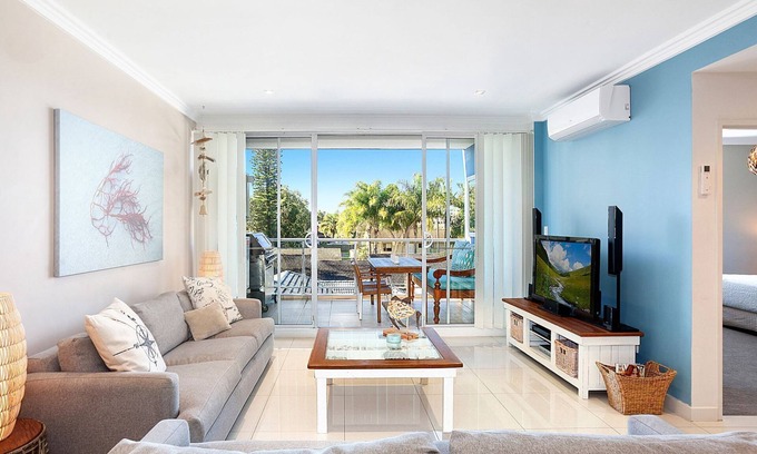 The Entrance Apartment | Waterfront Getaway - Bluey's Beach House